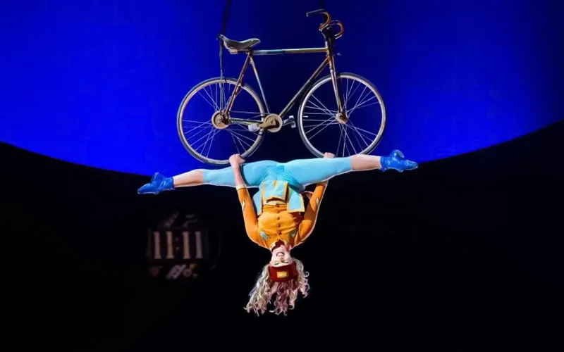Cartel de la obra Kurios - Cirque du Soleil en Escenario Puerta del Ángel, Madrid